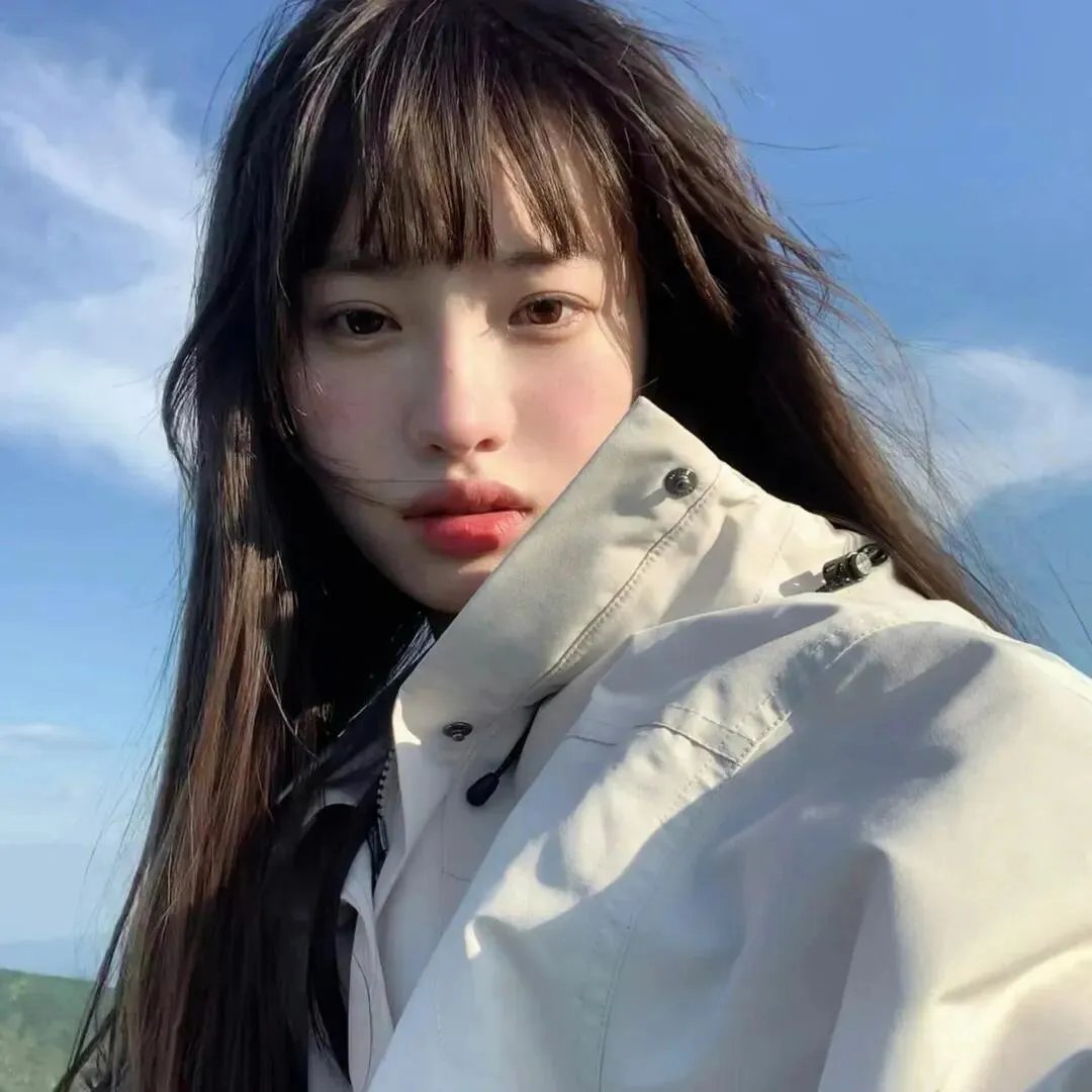 蓝色嘴巴的脸
